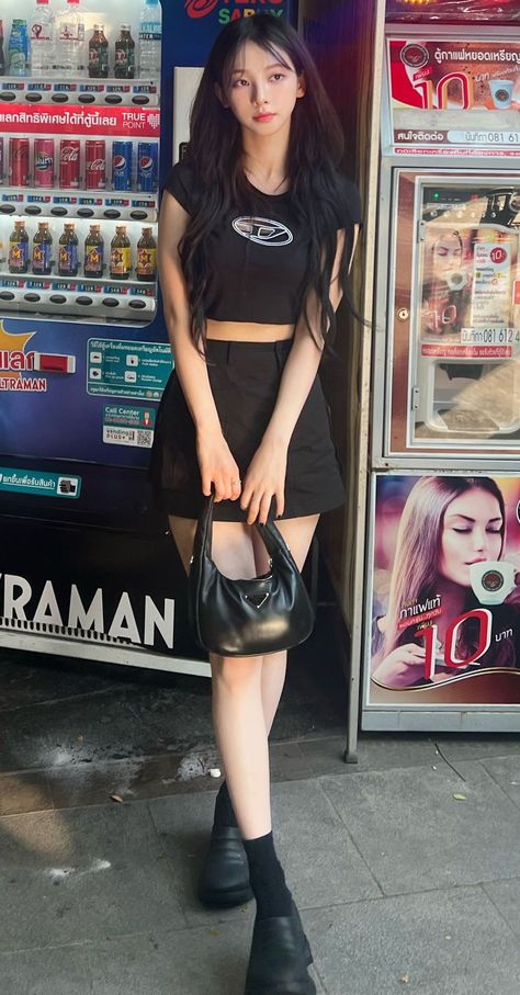 Karina Outfits, Aesthetic Selfie, Aespa Karina, Karina Aespa, Style Change, Skirt Fits, Kpop Outfits, Streetwear Women, Kpop Fashion