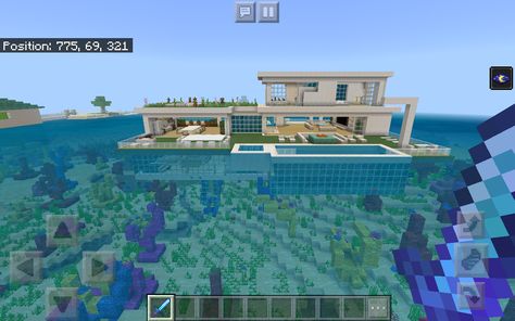 Minecraft Houses On Water, Underwater Minecraft Houses, Garden On The Roof, Minecraft Homes, 3 Kids Bedroom, Craft Houses, Pool And Jacuzzi, Minecraft Building Ideas, Case Minecraft