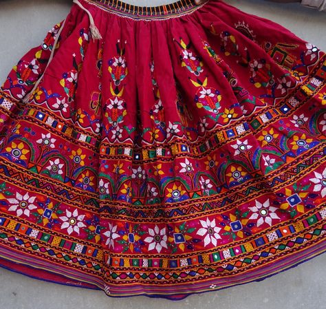 VINTAGE TRIBAL SKIRT Indian Ghagra Lehenga by artisanofrajasthan Navratri Work, Indian Ghagra, Dandiya Dress, Garba Outfit, Skirt Indian, Garba Dress, Hmong Clothes, Kutch Work Designs, Navratri Dress