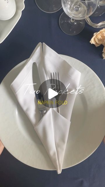 Manuela Mazzocco on Instagram: "✨two pockets napkin fold ✨
As promised here is another step-by-step tutorial in how to fold your pretty napkins for the holidays - with an elegant and simple two pockets fold for your flatware 🍴🤗❤️

#tutorial #howto #napkinfold #dinnerparty #tabledecor" Table Napkin Folding With Spoon And Fork, Pocket Fold Napkin, Napkin Folding Tutorial, Christmas Napkin Folding, Easy Napkin Folding, Folding Hacks, Napkin Folds, Holiday Dinner Party, Napkin Design