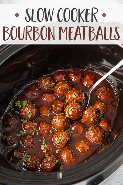 These Slow Cooker Bourbon Meatballs will be the hit of your next gathering. This recipe is basically effortless and requires only 5 minutes of prep time - let your crockpot do the work! #meatballs Appetizers Meat, Bourbon Meatballs, Appetizers Appetizers, Recipes Meatballs, Keto Meat, Meatball Recipes Crockpot, Bowl Party Food, Crock Pot Meatballs, Meat Appetizers