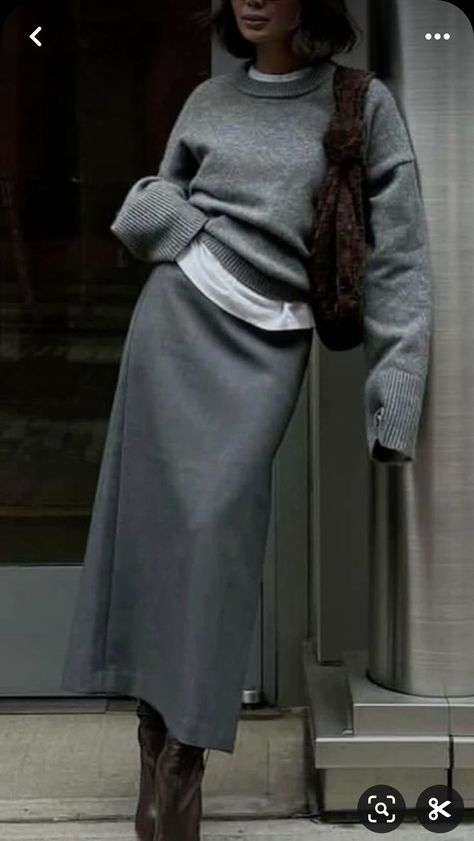 Grey Monochrome Outfit, Street Style Autumn 2024, Autumn Winter Street Style 2024, Maxi Skirts Winter, Street Style Fall 2024, Fall Winter 2024/2025 Fashion Trends, Gray Skirt Outfit, Rock Outfit, Autumn Winter 2024