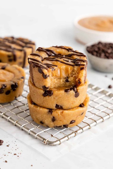 Caramel cookie dough cups are one of the BEST easy no bake desserts! Healthy edible cookie dough surrounds a salted vegan caramel sauce in the center. They are vegan, gluten-free, grain-free, refined sugar-free, and can be made keto or paleo. Made with simple ingredients like almond flour and peanut butter. #nobakedessert #nobakecookies #vegandessert #vegancookies #ketodesserts #paleodessert #glutenfreedesserts #grainfree #cookiesandcups #dessertrecipe #healthydessertrecipes #caramel Healthy Caramel Sauce, Healthy Edible Cookie Dough, Caramel Cookie Dough, Vegan Cookie Dough Recipe, Crustless Pumpkin Pie Recipe, Vegan Caramel Sauce, Healthy Caramel, Cookie Dough Cups, Baked Caramel