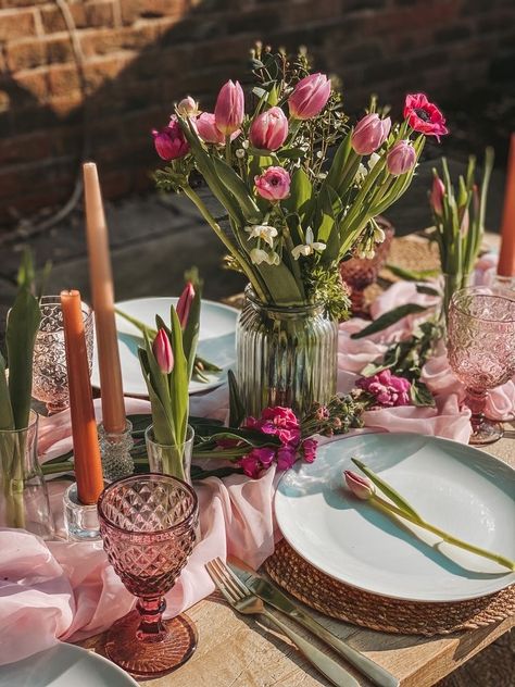 Pink Tulip Table Decor, Pink Chiffon Table Runner, Garden Party Table Runner, Boho Outdoor Table Decor, Pretty In Pink Table Decor, Spring Theme Table Decor, Pink Dining Table Setting, Tulip Table Setting, Spring Picnic Decor