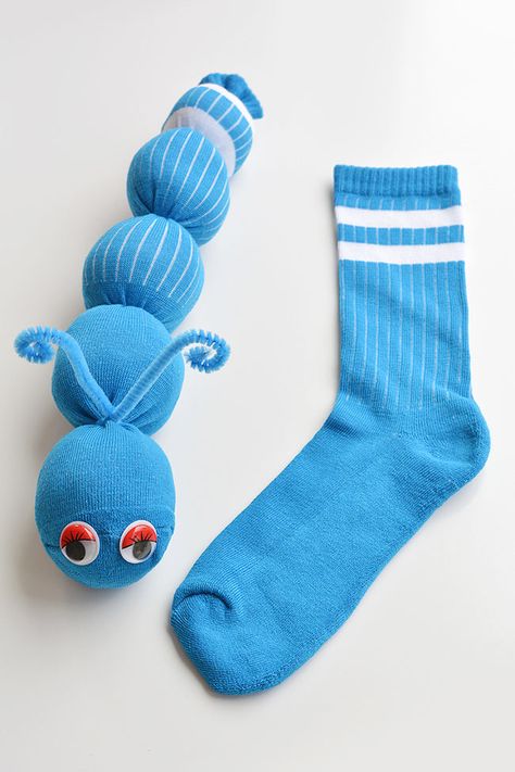 Worm Crafts, Mismatched Socks, Sock Dolls, Sock Toys, Sock Crafts, Sock Animals, Crafts For Kids To Make, Fun Crafts For Kids, Craft Activities For Kids