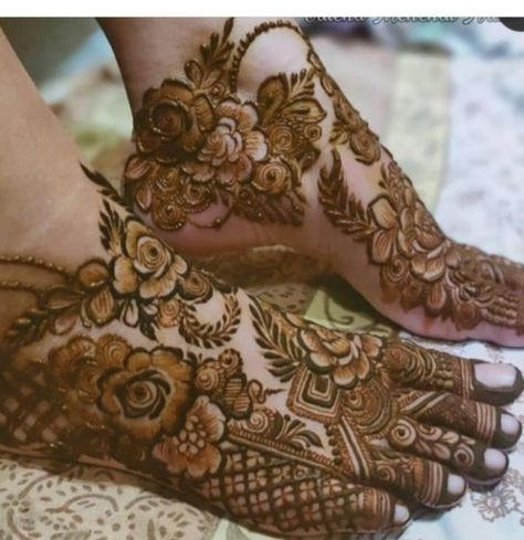 Leg Mehndi For Bride, Bridal Mehndi Designs For Foot, Mehndi Designs Leg, Bridal Leg Mehendi Designs, Feet Mehndi Designs, Leg Mehandi, Feet Mehendi, Leg Mehendi, Leg Mehendi Design