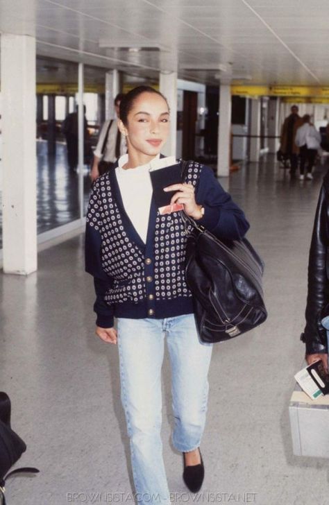 Lessons in Style - SADE - Blue is in Fashion this Year Style For Short Women, Fashion Designer Aesthetics, Fashion Editorial Layout, Celebrity Style Icons, Outfit Layout, 90s Outfit, Japanese Outfits, Cute Fall Outfits, Style Crush