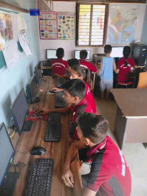 Technology is a huge part of our lives, but it’s changing quickly, so figuring out how to teach kids computer basics can be a challenge. Stanford kids explored and enjoyed the visit to school computer lab. Real learning experience is great way to learn new skills. #royaldigipublic #royaldigipublicschool #CBSE #education #school #Rajnagar #madhubani #madhubanipainting #Computer #computerlab #bestschool #bestschoolever #schoolmemories #schoolfriends #schoolactivity #schooldays #schooltime #schooll Computer Basics, School Computer Lab, Kids Computer, School Computers, How To Teach Kids, Learn New Skills, Education School, Kids Exploring, Computer Lab