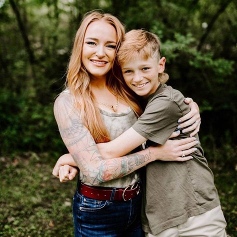 Mother Teenage Son Photos, Mom And Son Poses Older, Mom Son Daughter Photo Shoot, Mother Teen Son Portraits, Single Mom And Kids Photoshoot, Single Dad Photoshoot, Mom And Teen Son Portraits, Mom And Adult Kids Photoshoot, Mother And Older Son Photoshoot