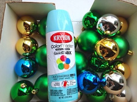 spray painting Christmas ornaments Natal, Painting Christmas Ornaments, Spray Painting Glass, Christmas Tree Spray, Spray Paint Plastic, Bronze Spray Paint, Christmas Tree Bulbs, Green Spray Paint, Old To New