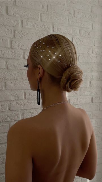 New Year's Eve Hairstyles: 10 Stunning Looks to Stun the Crowd Sleek Prom Hair, Dance Competition Hair, Nye Hairstyles, Ponytail Hairstyle Ideas, Ponytail Ideas, Ballet Hairstyles, New Year Hairstyle, Competition Hair, Ballroom Hair