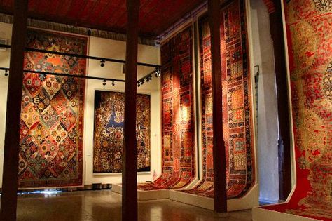 Bedouin Decor, Rug Display, Islamic Art Museum, Carpet Store, Islamic Tiles, Museum Exhibition Design, Carpet Stores, Retail Store Interior, Jaipur Rugs