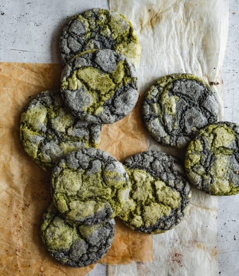 Experience the delightful taste of matcha with our mouthwatering matcha cookies recipe. These green tea-infused treats are simply irresistible! Black Sesame Dessert, Matcha Cookies Recipe, Sesame Cookies, Matcha Cookies, Black Sesame Seeds, Sesame Seed, Pumpkin Chocolate Chips, Black Sesame, Classic Cookies