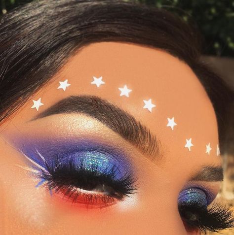 Eyeliner Bleu, Patriotic Makeup, July Makeup, 4th Of July Makeup, Holiday Eye, Make Up Designs, Blue Makeup Looks, Morphe Palette, July Fashion