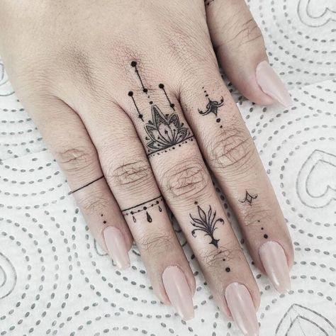 60 Best Hand Tattoo Ideas and Designs that will Drop Jaws in 2021 Girl Finger Tattoos, Tiny Finger Tattoos, Cute Finger Tattoos, Small Finger Tattoos, Tato Henna, Finger Tattoo For Women, Finger Tats, Hand And Finger Tattoos, Henna Tattoo Hand