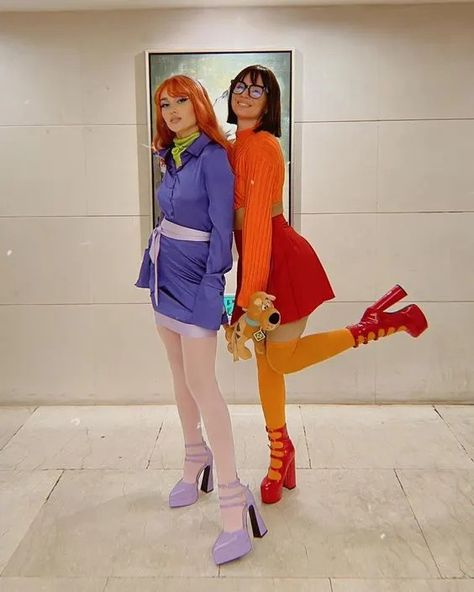 55+ Super Cool Halloween Costumes for Teenage Girls - HubPages Halloween Velma Costume, Duo Outfits For School, Daphnis And Velma Costume, Cute Daphne Costume, Daphne Inspired Outfits Scooby Doo, Disfraz Dafne Scooby Doo, Cold Weather Halloween Costumes Women, Daphne Velma Costume, K Pop Halloween Costume