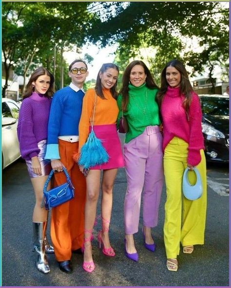 Spring Colourful Outfits, Bold Colorful Fashion Street Styles, Neon Outfits Casual, Fun Outfits For Women Colorful, Spring Color Blocking Outfit, Summer Color Blocking Outfit, Bright Colors Outfit Ideas, Neon Colors Outfits, Bright Color Outfits Summer