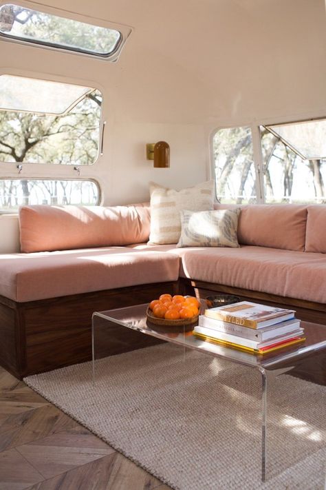 These airstreams embrace tiny living at its finest. 10 newly renovated airstreams we could actually see oursleves living in and doing life on the road. Latest Drawing, Airstream Remodel, Airstream Interior, Minimalist Living Room Decor, Airstream Renovation, Caravan Interior, Traditional Interior Design, Rv Interior, Mobil Home