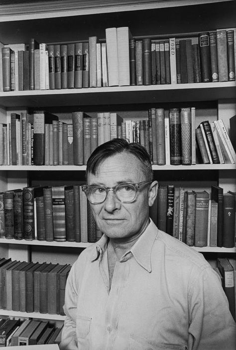 the writer Christopher Isherwood, great glasses. Author Headshots, Goodbye To Berlin, Author Photos, Christopher Isherwood, Queer History, Famous Writers, Room Of One's Own, Writer Quotes, 12 November