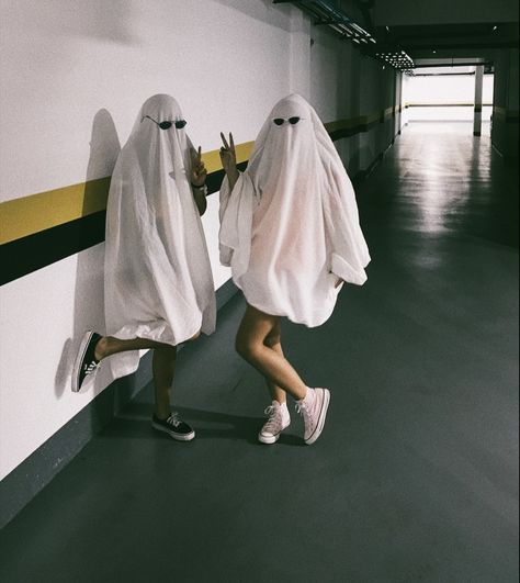 Ghosts Photoshoot, Ghost Girlfriend, Halloween Photo Shoots, Rare Aesthetics, Ghost Pics, Ghost People, Ghost Aesthetic, Ghost Photoshoot, Sheet Ghost