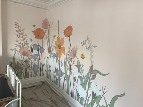 Flower Wall Painting Murals, Diy Wall Mural Nursery, Big Flower Mural, Hand Painted Bedroom Mural, Girls Room Mural Ideas, Girl Nursery Mural, Phoebe Wall, Meadow Mural, Girls Bedroom Mural