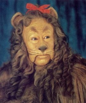 I always thought my dad looked like him! He also could sing like him! I wish I could have my cowardly lion back!:( Wizard Of Oz Lion, Lion Face Paint, Lion Makeup, Wizard Of Oz Characters, Wizard Of Oz 1939, Lion Costume, Talking Animals, Cowardly Lion, Land Of Oz