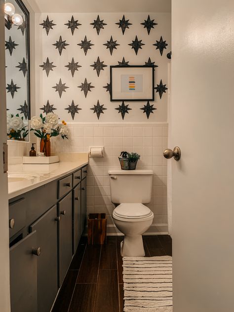 Sharpie stencil, sharpie wallpaper, accent wall, guest bathroom, DIY, Potato Stamp Wall, Sharpie Wallpaper, Laundry Half Bath, Half Bath Ideas, Stamp Wall, Spare Bathroom, Potato Stamp, Bathroom Diy, Wall Bathroom