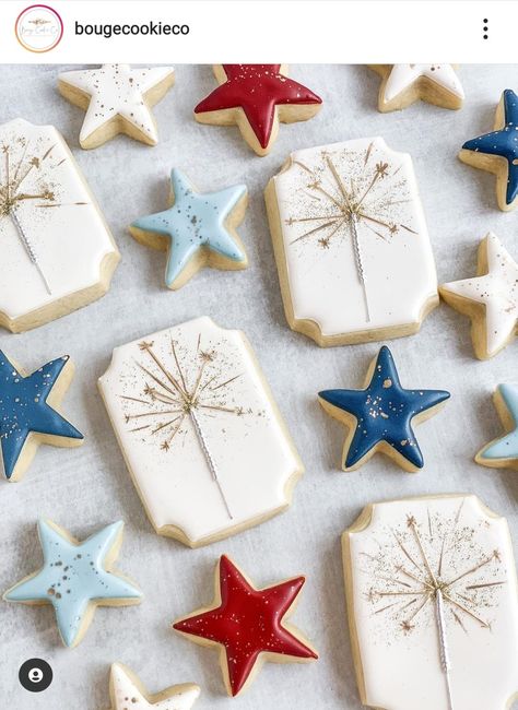 Fathers Day Cookies Decorated, July 4th Cookies, Patriotic Sugar Cookies, 4th Of July Cookies, Cookie Techniques, Patriotic Cookies, 4th Of July Cake, Sugar Cookie Royal Icing, Cookie Bouquet