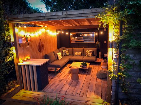 Men’s Shed Ideas, Mancave Shed Ideas Interior, He Shed Interior Ideas, Shed Lounge Ideas, Doobie Den Ideas, Summer Shed Ideas, Backyard Hangout Ideas Diy, Outdoor Hangout Area Diy, Small Shed Hangout Ideas