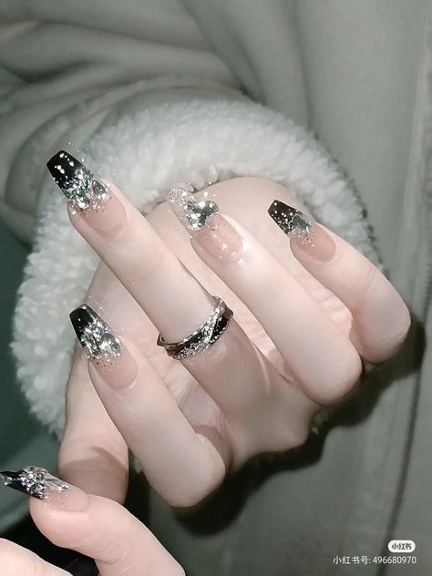 Asian Nails Black, Black Asian Nails, Black Sparkly Nail Designs, Nail Inspo Coffin Long, Black Douyin Nails, Black Korean Nails, Nct Nails Designs, Nails Tay, Makeup Tip