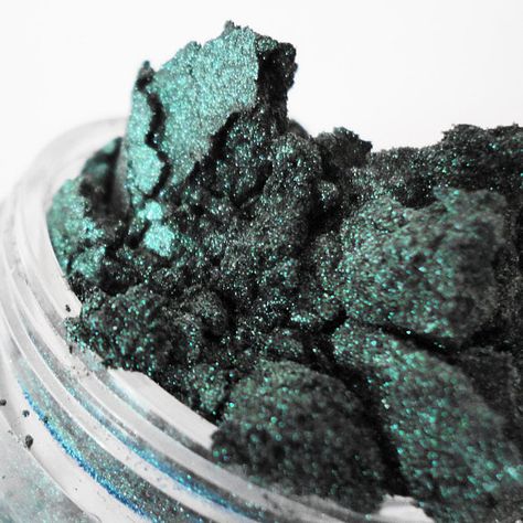 OZ Green Mineral Makeup Eye Shadow 10g Sifter Jar teal Blue Emerald Eyeshadow, Phtalo Green, Eyeshadow Shimmer, Blue Eyeshadow Looks, Natural Smokey Eye, Dark Teal Green, Makeup Eye Shadow, Clear Cosmetic Bag, Blue Green Eyes