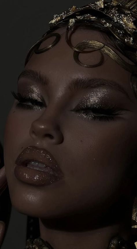 Gold Drip Photoshoot, Rhinestone Makeup Prom, Gold Liner Eye Makeup, Greek Goddess Make Up, Glowy Gold Makeup, Glitter Makeup Black Women, Sagittarius Rising Makeup, Gold Makeup Prom, Gold Makeup Looks Black Women