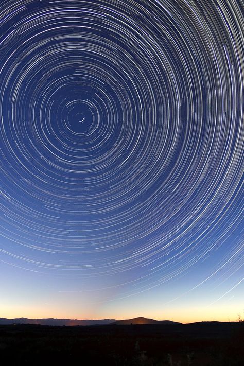 Cool Backrounds, Star Trails Photography, Wallpaper Diy Crafts, Iphone 6 Plus Wallpaper, Best Wallpaper Hd, Vincent Van Gogh Art, Night Sky Photography, Silhouette Photography, Waves Background