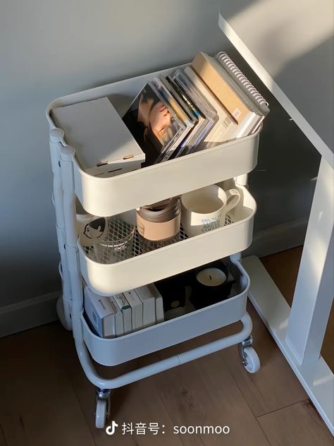 Storage Trolley Bedroom, Tidy Room Inspiration, White Rack Decor, Trolley Bedside Table, Roller Cart Organization, Bedroom Trolley Ideas, Storage Cart Aesthetic, Ikea Trolley Ideas Bedroom, Utility Cart Ideas Bedroom Aesthetic