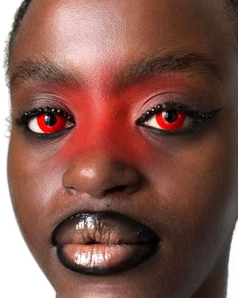 Male Devil Makeup, Devil Inspired Makeup, Simple Spooky Makeup, Red Blush Makeup Look, Red Drag Makeup, Devil Makeup Men, Red Demon Makeup, Easy Demon Makeup, Devil Make Up