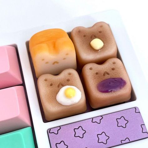 Fimo, Custom Key Caps, Decoden Inspiration, Ube Butter, Clay Keycaps, Keycaps Artisan, Fancy Keyboard, Cute Keycaps, Resin Keycaps