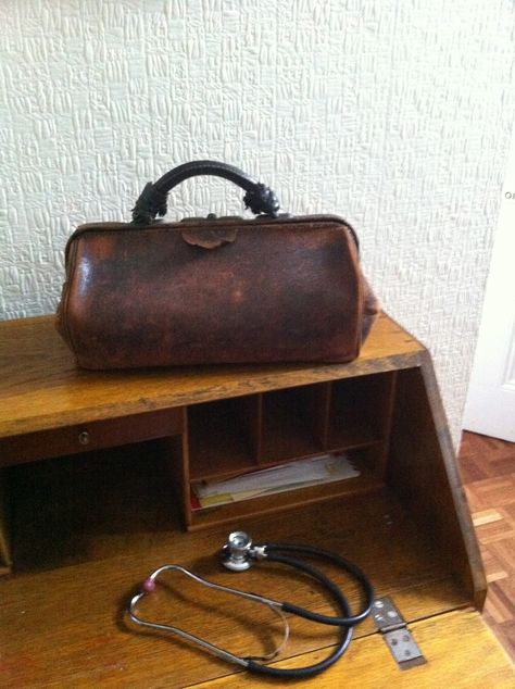 THE DOCTOR'S BAG     the blog about 19th century Medicine and Surgery       Keith Souter  aka Clay More                Rattlesnake ( Crotal... Vintage Doctors Bag, The Only One Left By Riley Sager, Victorian Doctor Aesthetic, Wild West Doctor, Victorian Doctor, Riley Sager, Medicine And Surgery, Medical Bag, Western Medicine