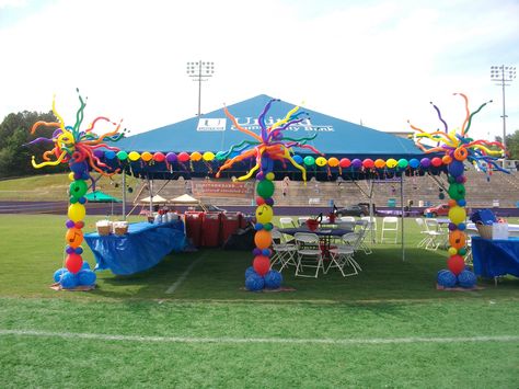 UCBI tent Decor for 2012 Relay for Life a "Nancyfangles" Balloon Creation Campsite Decor, Campsite Ideas, Cheer Games, Relay Ideas, Community Festival, Clown Crafts, Birthday Party At Park, Tent Decor, Selfie Wall