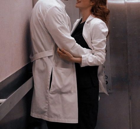 Medical Couple Doctors, Doctor Aesthetic, Love Hypothesis, Doctor Love, Ali Hazelwood, Aesthetic Doctor, Medical School Life, Medical Student Motivation, Nurse Aesthetic