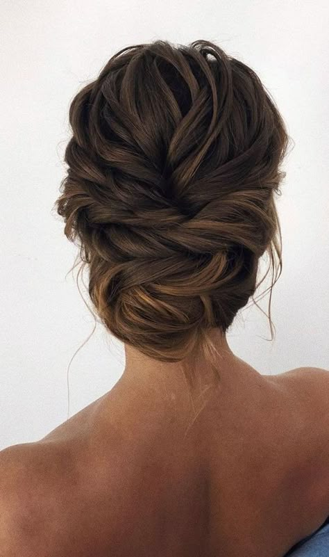 40 idées de coiffures de mariage pour cheveux mi-longs Wedding Hairstyles Bride, Bridal Hair Updo, Elegant Wedding Hair, Low Bun, Hair Up Styles, Braided Hairstyles Updo, Chic Hairstyles, Penteado Cabelo Curto, Braided Updo