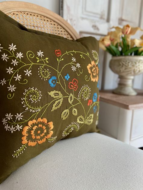 Embroidery pillowcases Embroider Pillowcase Diy, Hand Embroidered Pillow Covers, Pillowcases Ideas, Embroidery Pillowcases, Embroidered Things, Pillow Cases Diy, Cushion Embroidery, Hand Embroidered Pillows, Embellished Clothing