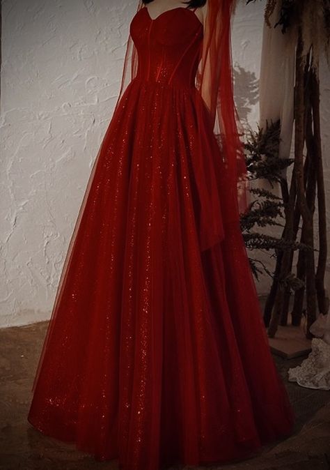 Griffindor Outfits Yule Ball, Fire And Ice Prom Theme Dress, Yule Ball Dress Ideas Gryffindor, Red Yule Ball Dress, Yule Ball Dresses Gryffindor, Harry Potter Prom Dress, Yule Ball Dress Aesthetic, Acotar Dress, Ball Dress Aesthetic