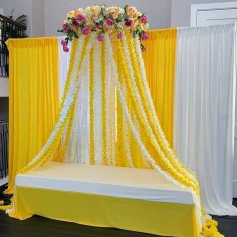 Haldi Ceremony Decorations At Home, Noozay Decor, Mehndi Decoration Ideas At Home, Haldi Function Decoration, Mehndi Decoration Ideas, Haldi Decoration Ideas, Haldi Ceremony Decorations, Small Wedding Decor, Mehendi Decor Ideas