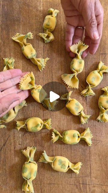 3 Cheese Ravioli Recipes, Caramelle Pasta Recipe, Ravioli Filling Ideas, Heart Shaped Pasta, Ravioli Recipe Homemade, Ravioli Recipes, Christmas Luncheon, Ravioli Filling, Ricotta Ravioli