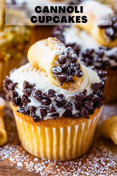 Crazy Cupcake Flavors, Bakery Ideas Recipes, Easy Pastries, Cannoli Cupcakes, Mini Cannoli, Fluffy Vanilla Cupcakes, Cannoli Cupcake, Pies And Tacos, Homemade Cupcake Recipes