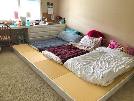 Japanese Kids Room, Japanese Futon Bedroom, Diy Futon Mattress, Japanese Floor Bed, Japanese Futon Bed, Japanese Tatami Room, Tatami Bedroom, Tatami Futon, Japanese Inspired Bedroom