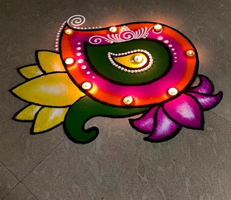 #rangoli #art #beautiful #colours #colourart #homedecore #indiantradition #indianart #simple #pretty #homedecore #festivalideas #happydiwali #festivedecore #diwali #diwaliideas #lightrangoli #diwalilights #lightsdecore #trending #decorationidea #trendingideas #festiveideas #festivalmood Rangoli Ideas Simple And Easy, Aesthetic Small Rangoli, Simple Round Rangoli, Small Beautiful Rangoli, Diwali Rangoli Ideas Easy Small Design, Rangoli For Diwali 2024, Small Rangoli Design For Diwali, Diwali Origami, Easy Diwali Rangoli Simple