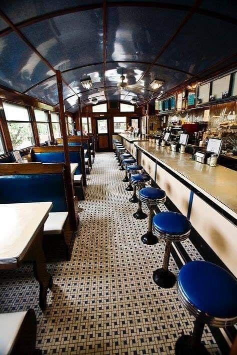 Bus Restaurant, Mobile Coffee Shop, Diner Restaurant, Vintage Diner, Food Truck Business, Bus House, Coffee Truck, Ivy House, Luxury Train