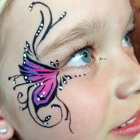 Face painting - butterfly design on Ronja, inspiration from Pinterest. Live Counter, Face Painting Flowers, Butterfly Face Paint, Girl Face Painting, Butterfly Beautiful, Butterfly Eyes, Painting Butterfly, Skin Paint, Butterfly Face