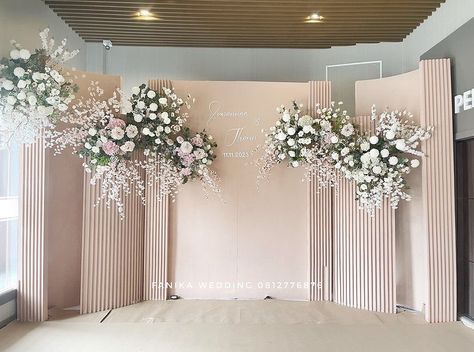 Hall Deco, Dekor Lamaran, Simple Backdrop, Photobooth Backdrop, Wedding Backdrop Design, Easy Backdrops, Professional Decor, Budget Friendly Decor, Backdrop Design